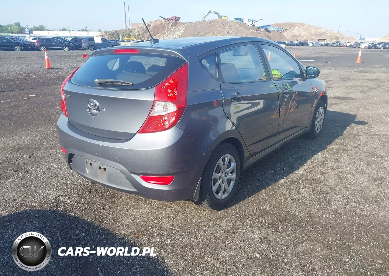 2013 Hyundai Accent Gs VIN:KMHCT5AE6DU084492 - 4