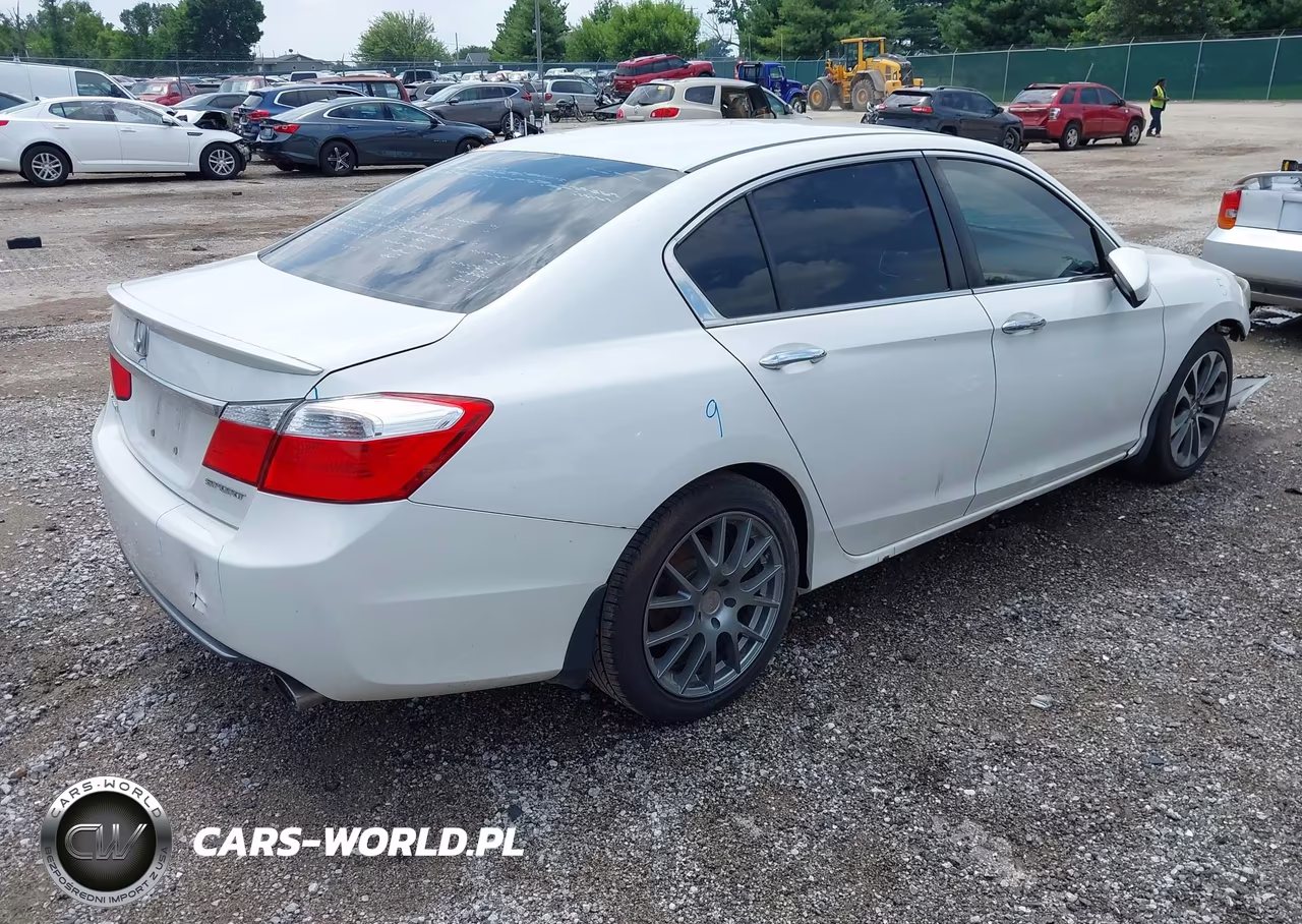 2015 Honda Accord Sport VIN:1HGCR2F5XFA258015 - 4