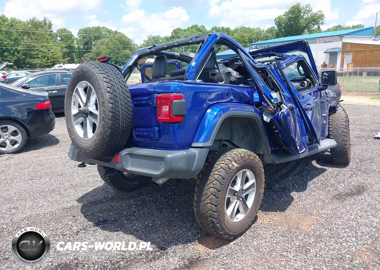2020 Jeep Wrangler Unlimited Sahara 4X4 VIN:1C4HJXEN3LW166642 - 4