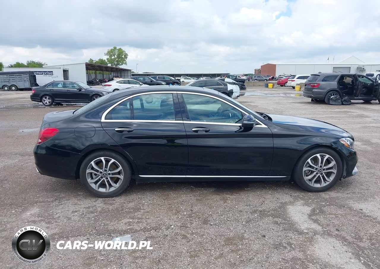 2018 Mercedes-Benz C 300 VIN:55SWF4JB5JU261156 - 13