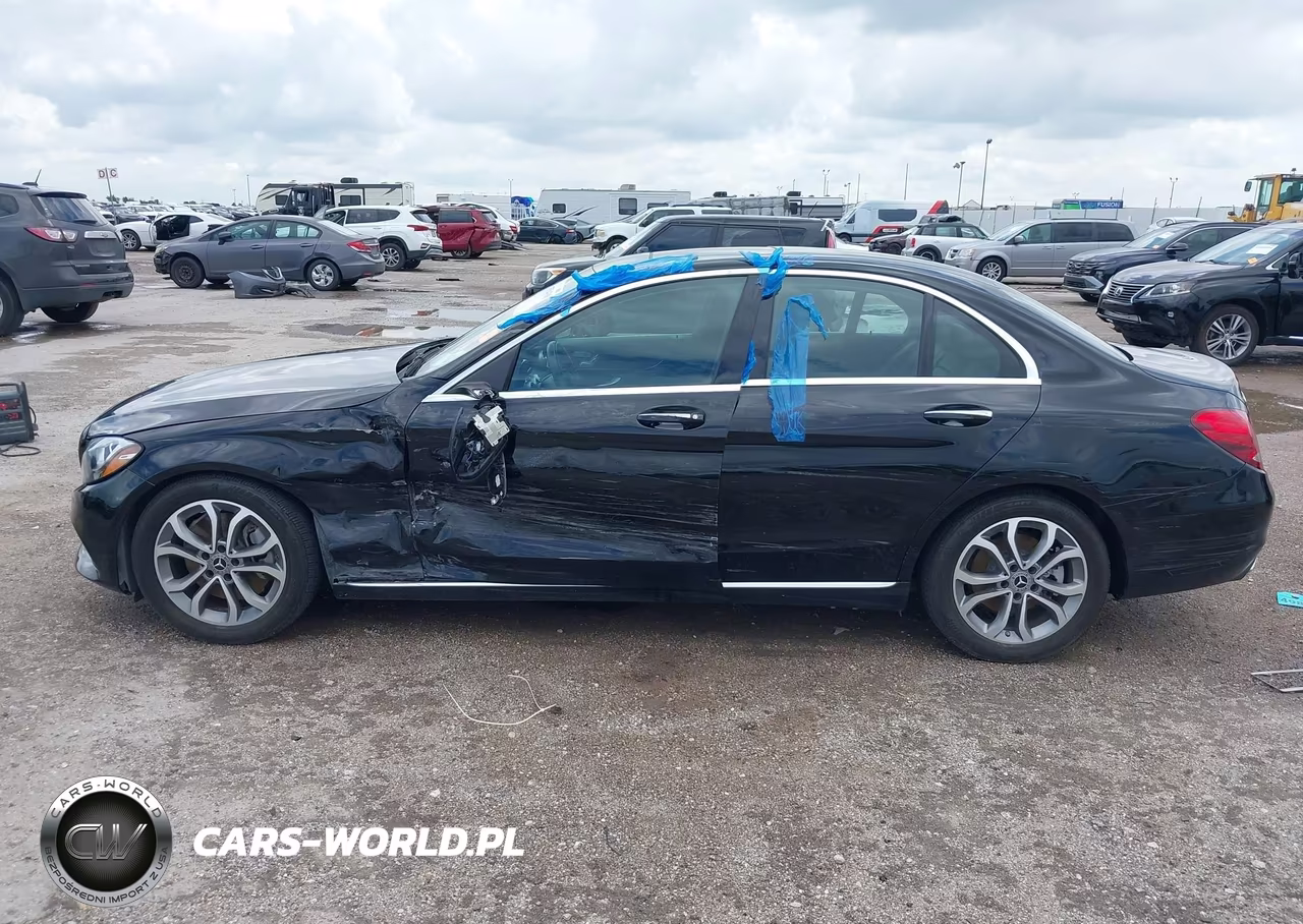 2018 Mercedes-Benz C 300 VIN:55SWF4JB5JU261156 - 14