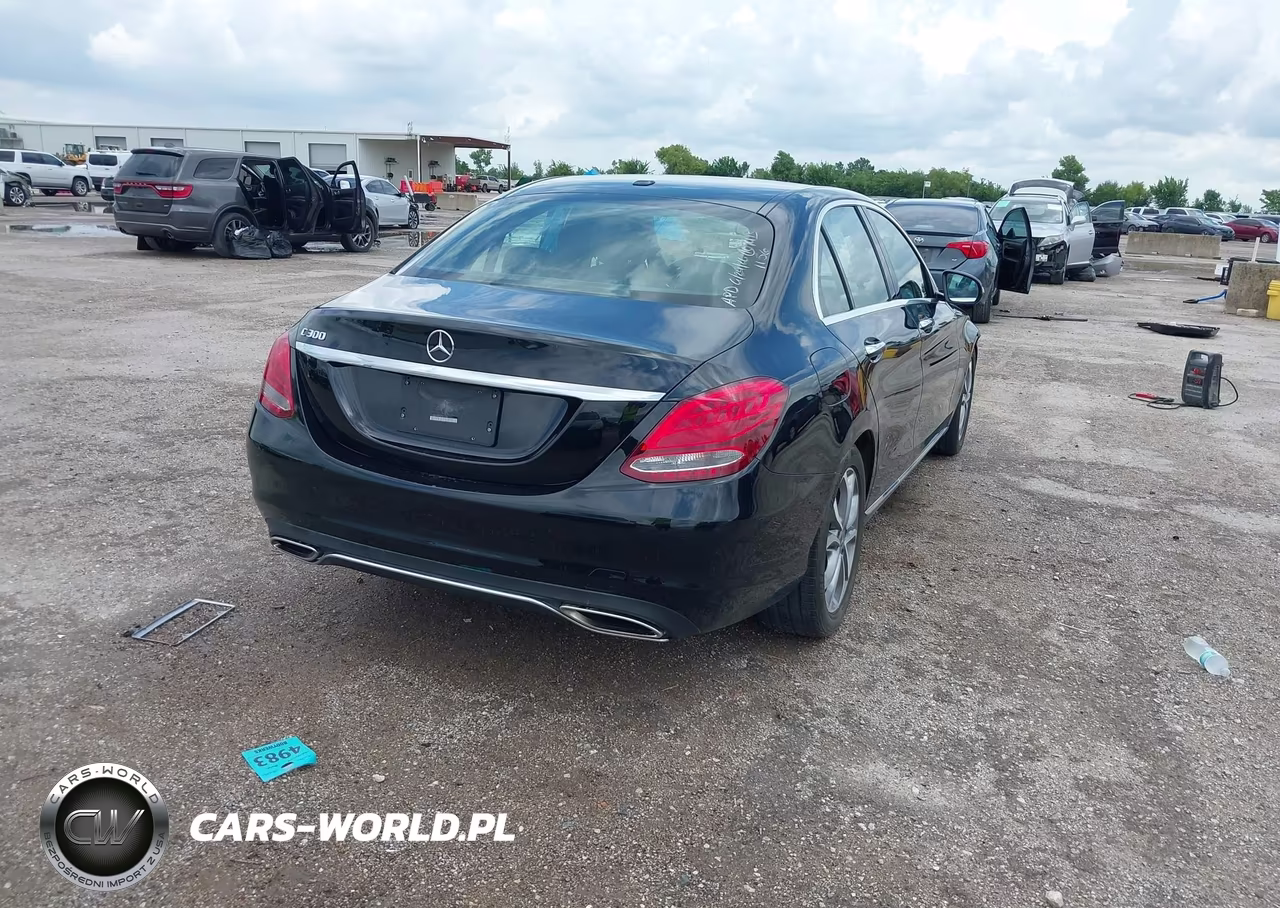 2018 Mercedes-Benz C 300 VIN:55SWF4JB5JU261156 - 4
