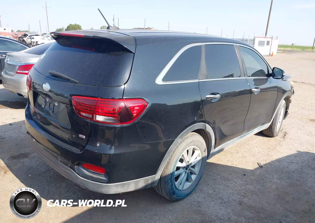 2019 Kia Sorento 2.4L L VIN:5XYPG4A38KG585367 - 4