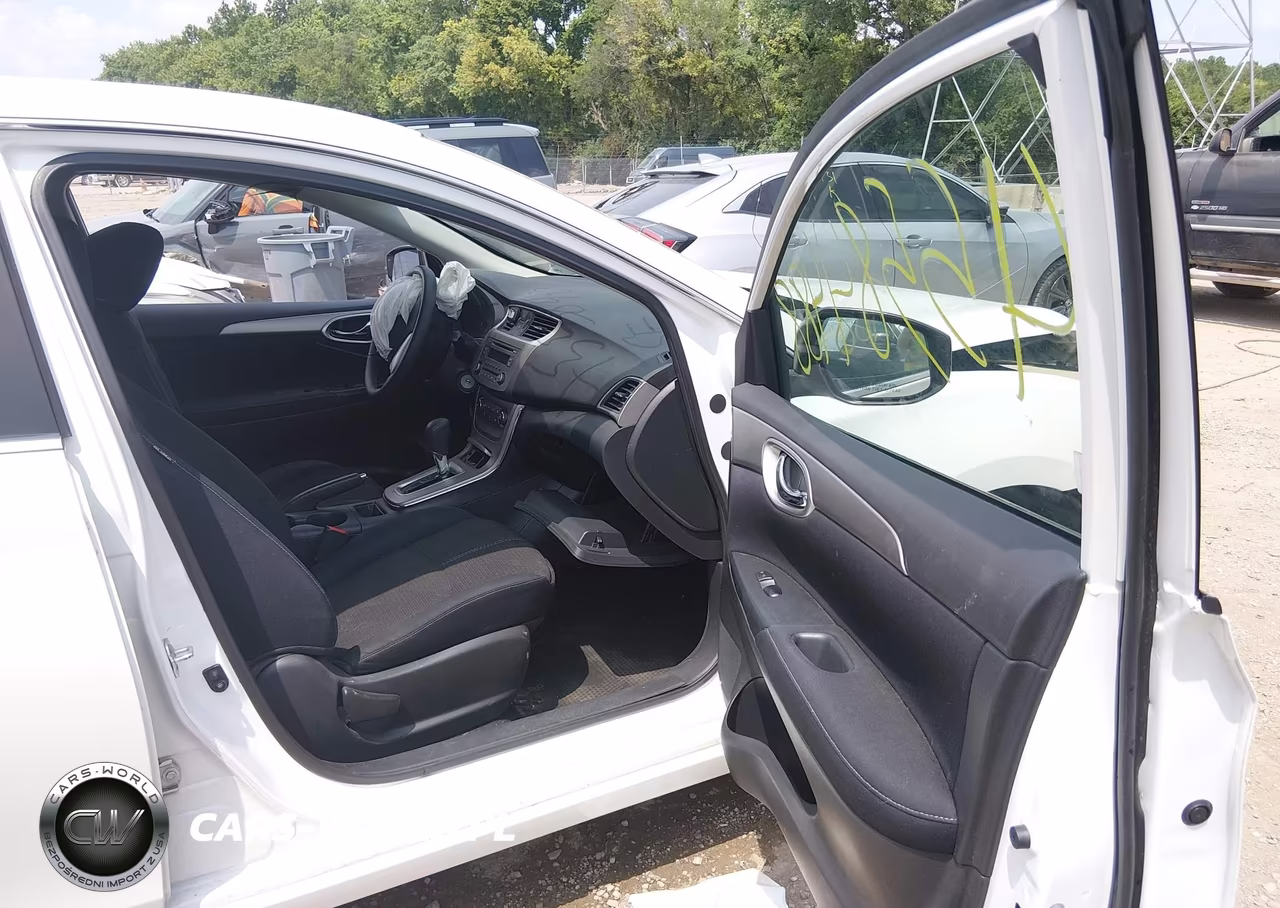 2014 Nissan Sentra S VIN:3N1AB7AP7EL680754 - 5