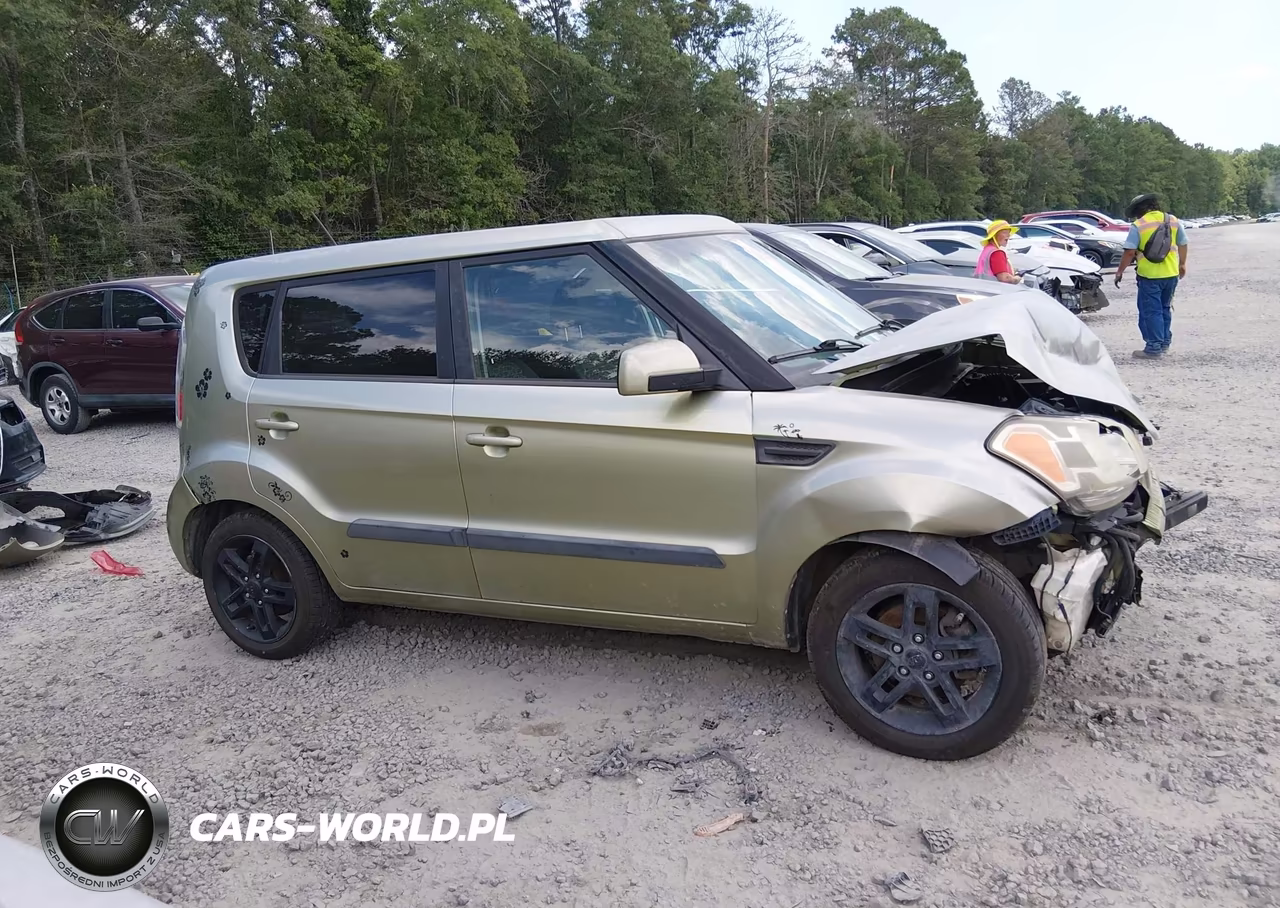 2011 Kia Soul + VIN:KNDJT2A26B7298149 - 14
