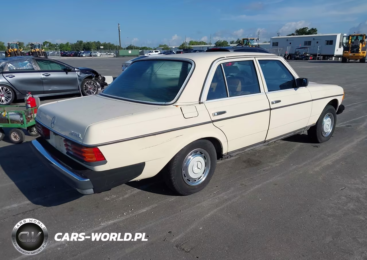 1982 Mercedes-Benz 240 D VIN:WDBAB23A4CB328303 - 4