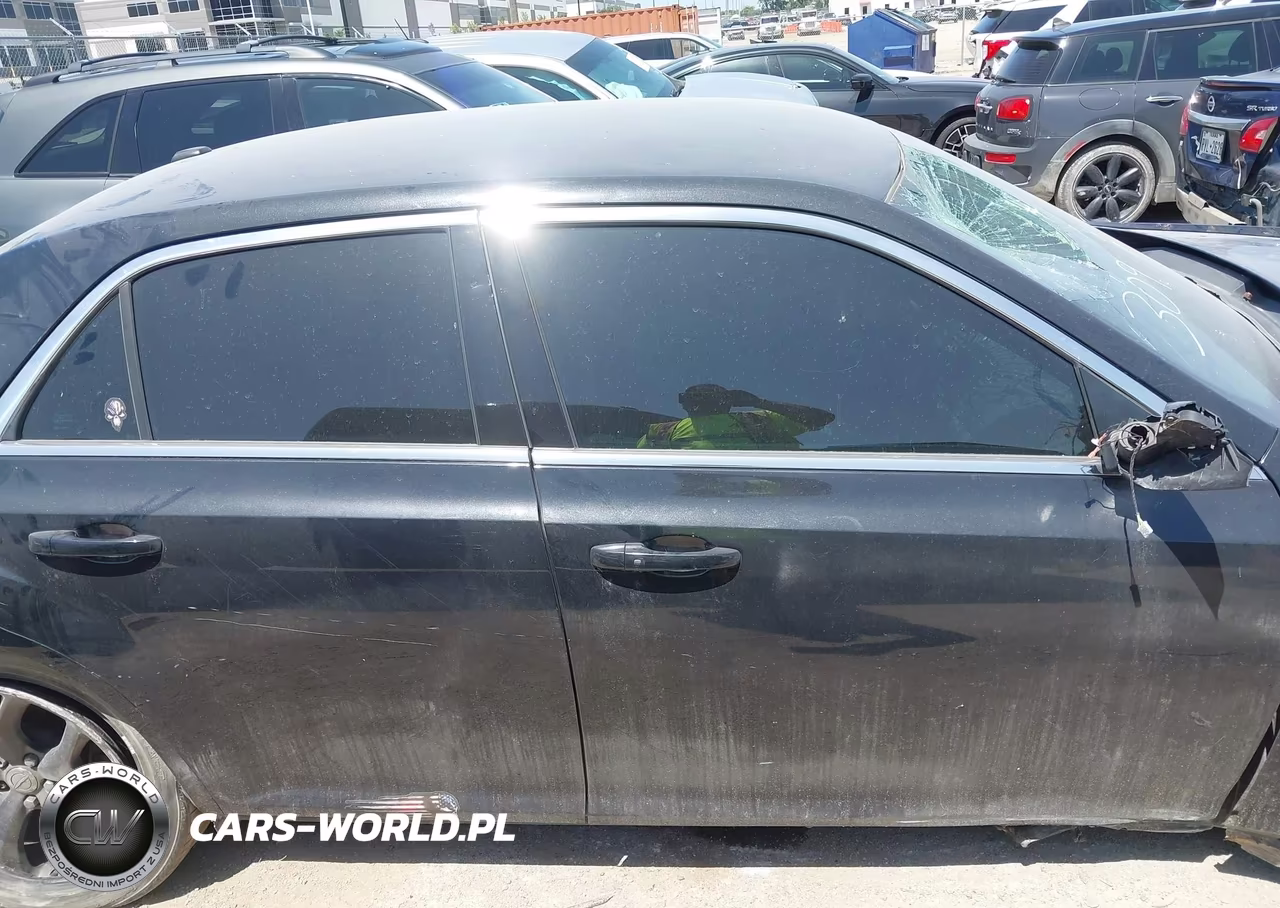 2013 Chrysler 300 300S VIN:2C3CCABG2DH599204 - 14