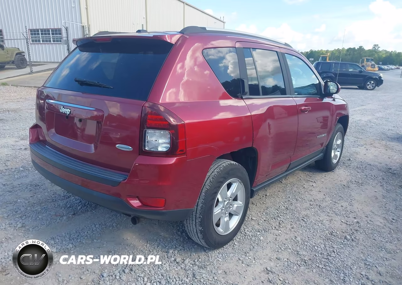 2016 Jeep Compass Latitude VIN:1C4NJCEA8GD666127 - 4