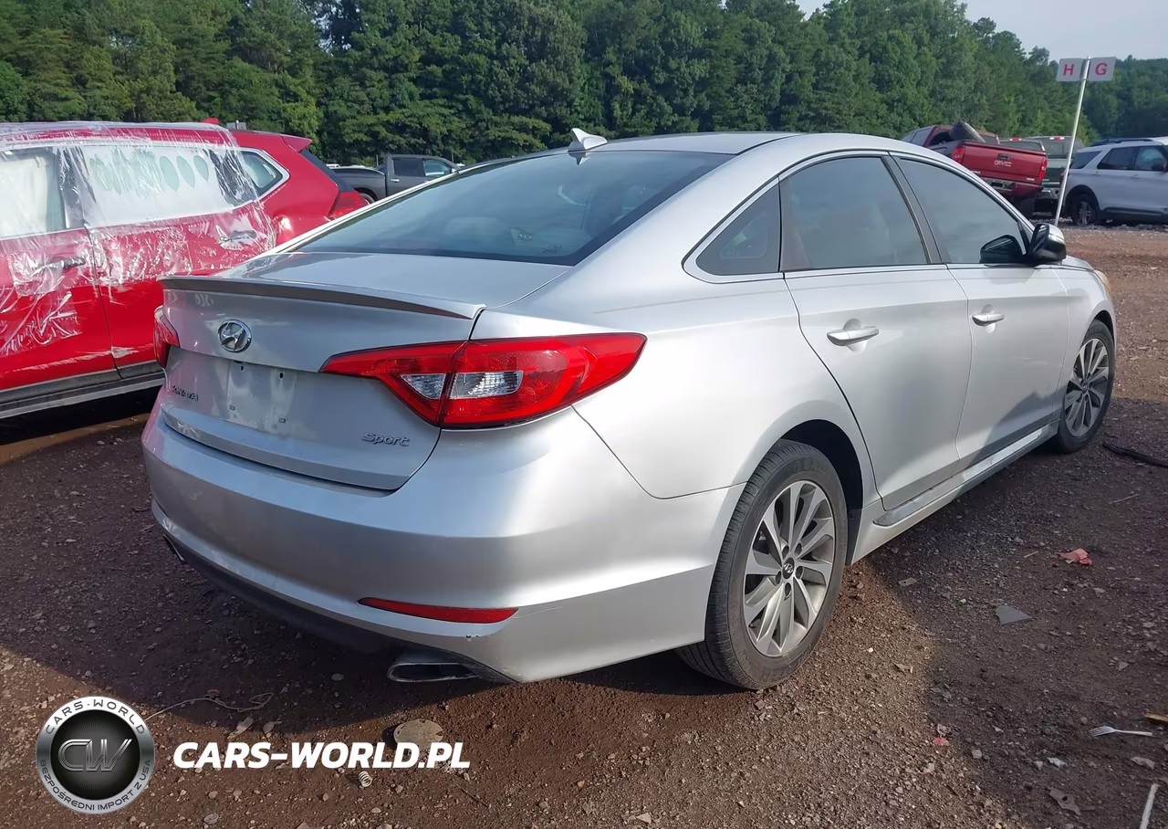 2016 Hyundai Sonata Sport VIN:5NPE34AF1GH420161 - 4
