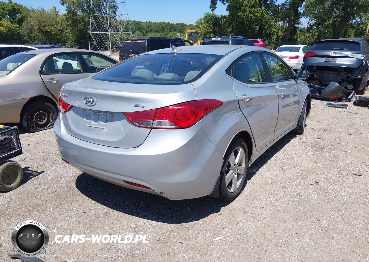 2013 Hyundai Elantra Gls VIN:5NPDH4AE3DH263149 - 4