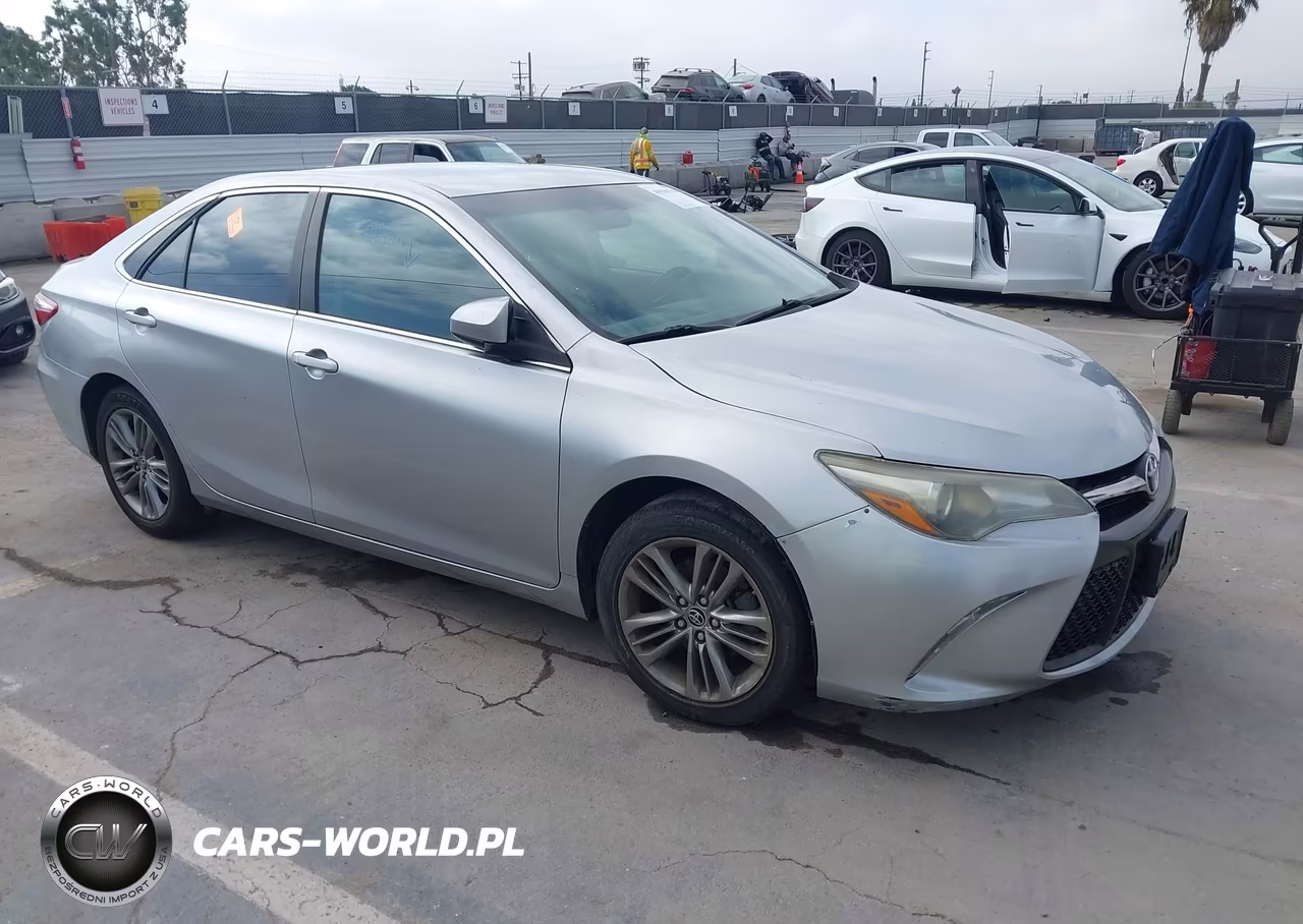 2015 Toyota Camry Se – zdjęcie 1 z 16