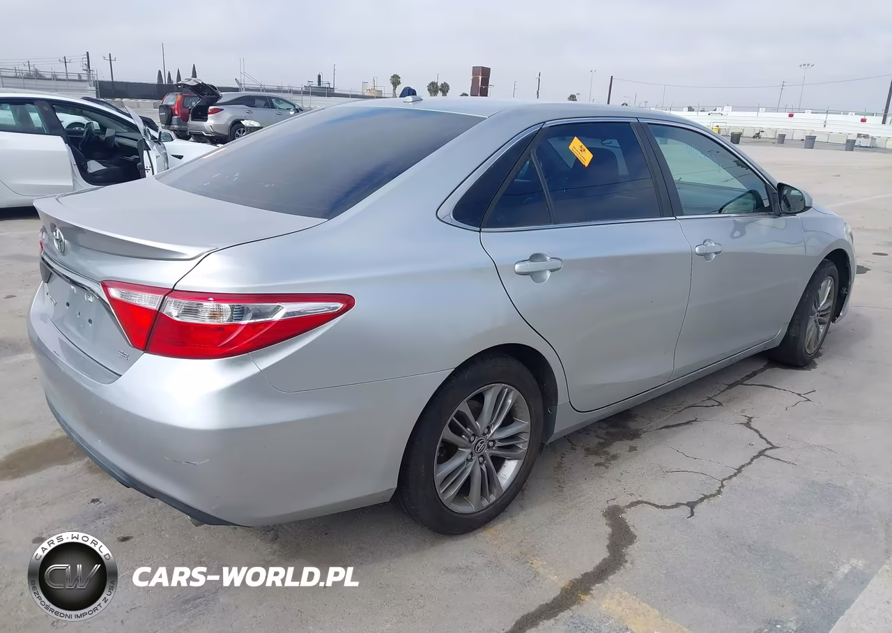 2015 Toyota Camry Se VIN:4T1BF1FKXFU097209 - 4
