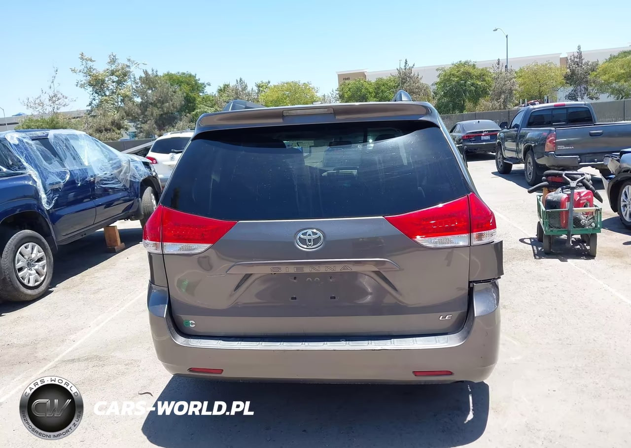2011 Toyota Sienna Le V6 VIN:5TDKK3DC9BS076096 - 17