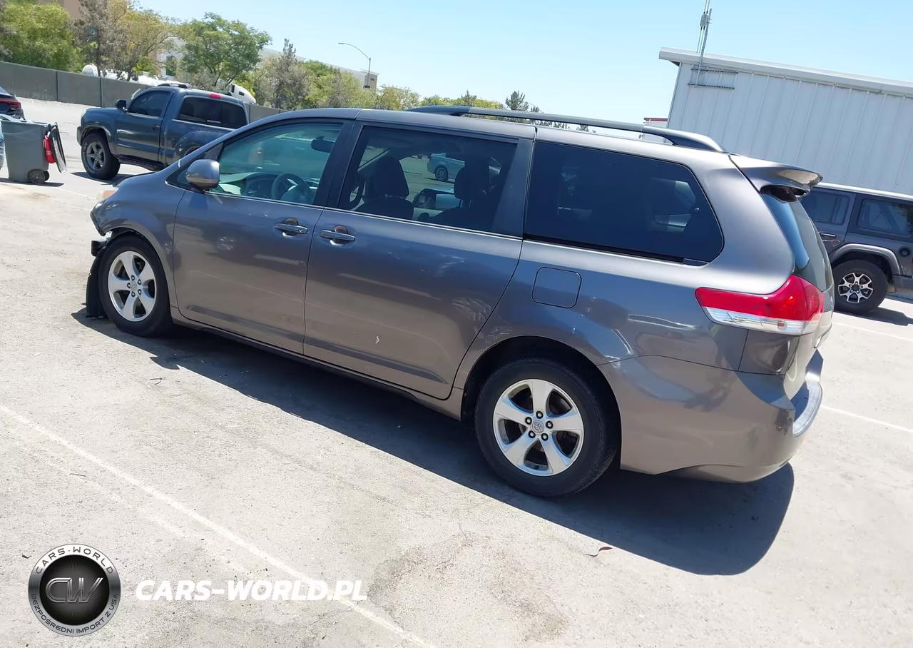 2011 Toyota Sienna Le V6 VIN:5TDKK3DC9BS076096 - 3