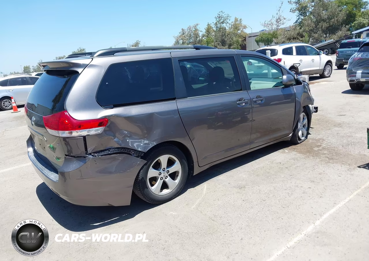 2011 Toyota Sienna Le V6 VIN:5TDKK3DC9BS076096 - 4