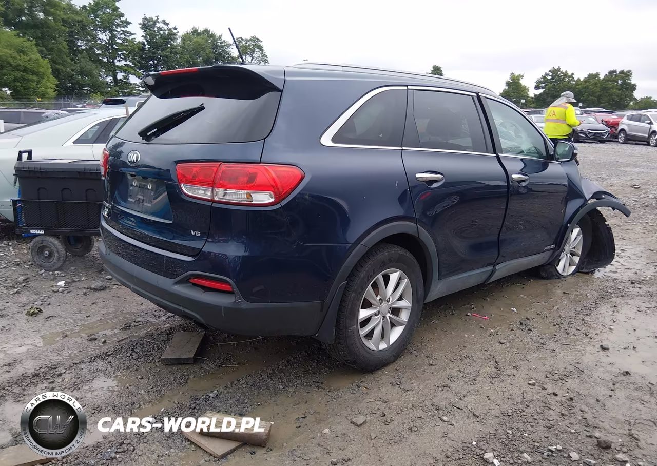 2018 Kia Sorento 3.3L Lx VIN:5XYPGDA5XJG416466 - 4