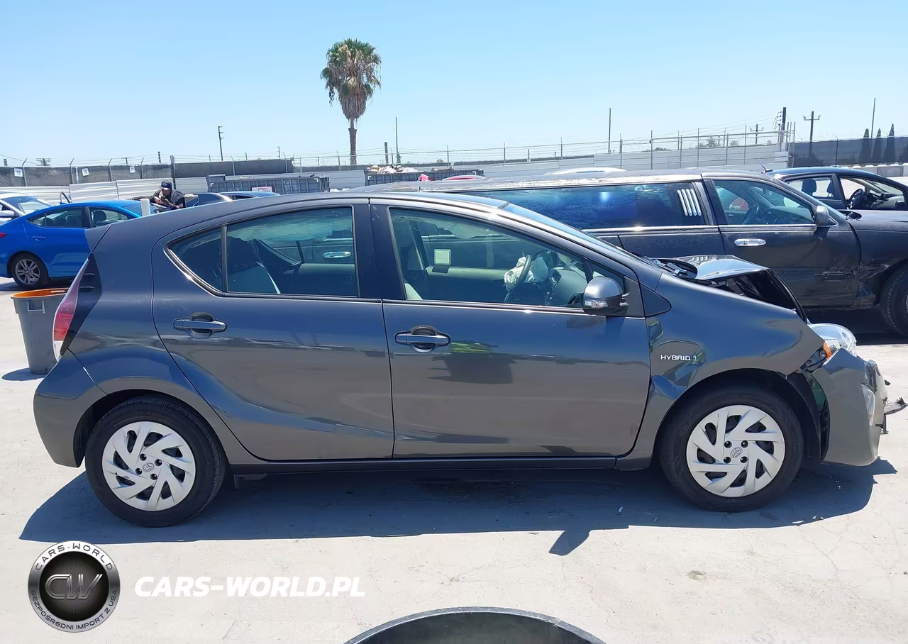 2016 Toyota Prius C One VIN:JTDKDTB30G1129172 - 13