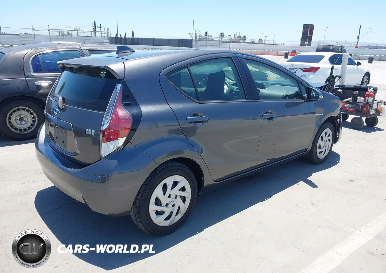 2016 Toyota Prius C One VIN:JTDKDTB30G1129172 - 4
