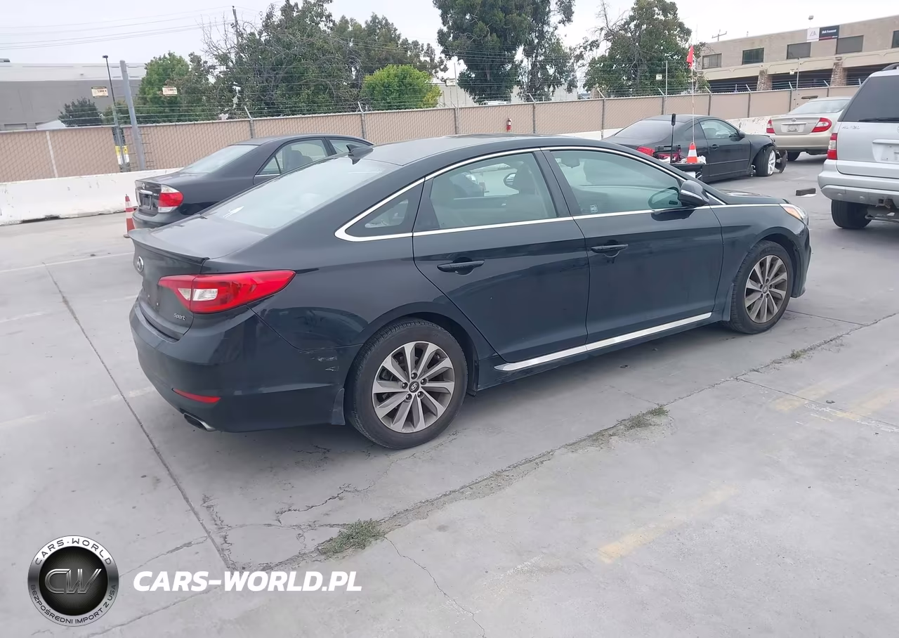 2015 Hyundai Sonata Sport VIN:5NPE34AFXFH222743 - 4