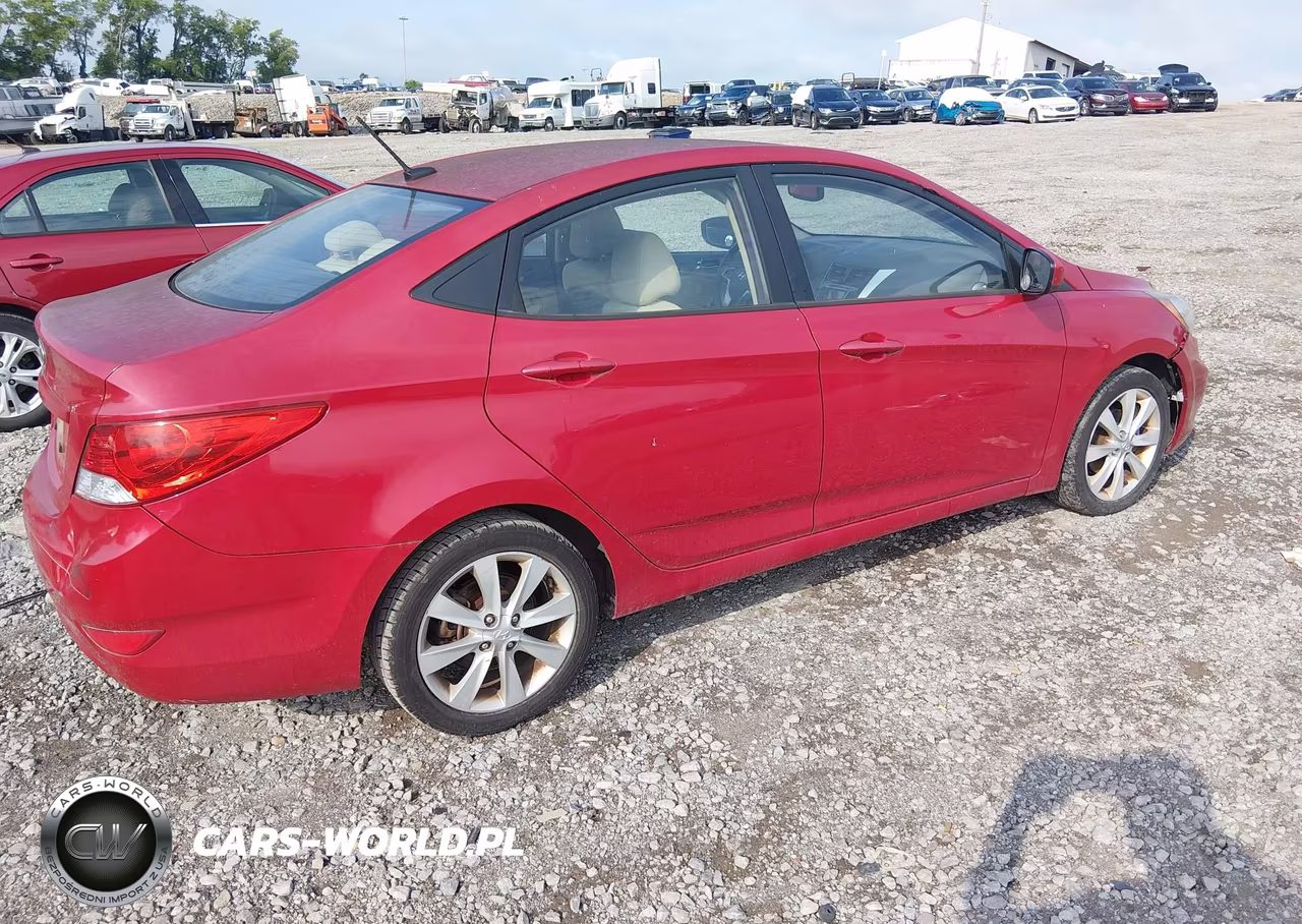 2013 Hyundai Accent Gls VIN:KMHCU4AE9DU429330 - 4