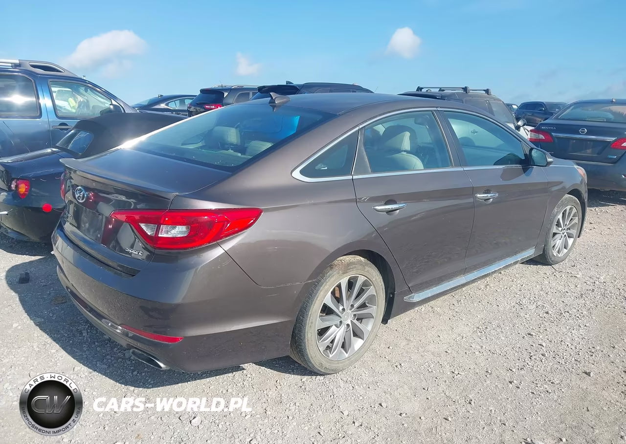 2016 Hyundai Sonata Sport VIN:5NPE34AF3GH312303 - 4