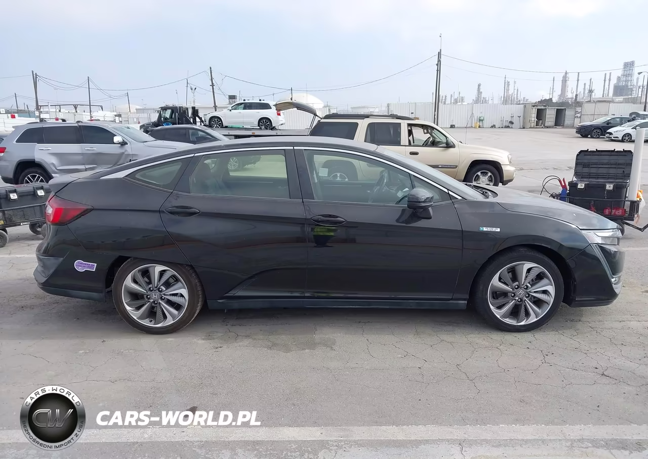 2018 Honda Clarity Plug-In Hybrid Touring VIN:JHMZC5F30JC020051 - 13
