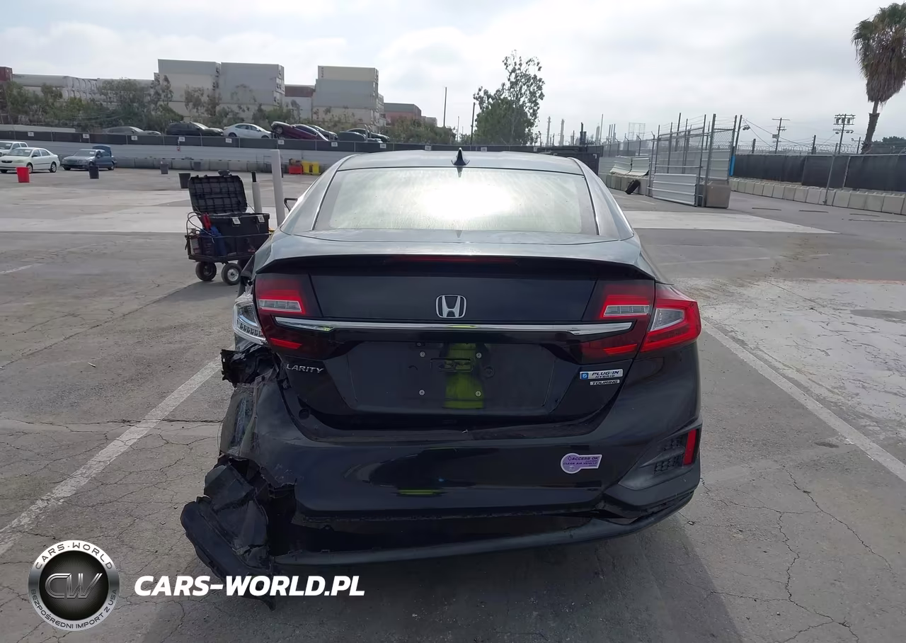 2018 Honda Clarity Plug-In Hybrid Touring VIN:JHMZC5F30JC020051 - 16