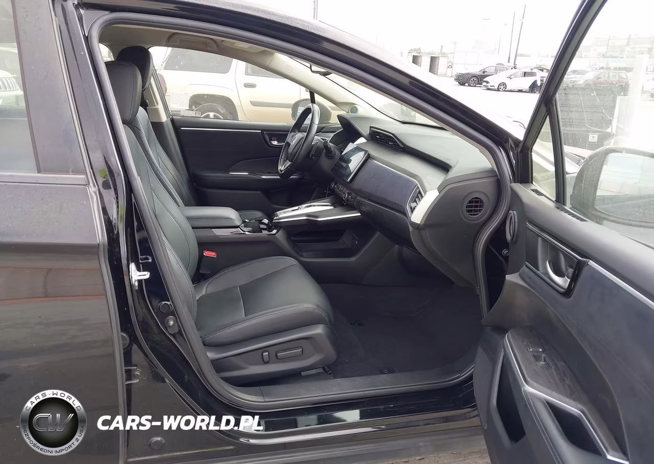 2018 Honda Clarity Plug-In Hybrid Touring VIN:JHMZC5F30JC020051 - 5