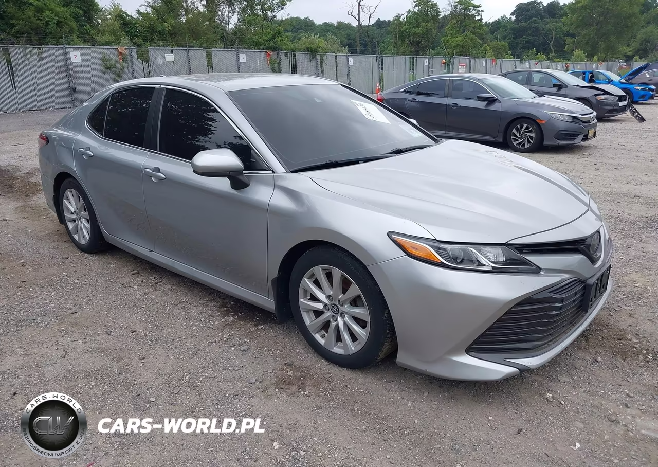 2019 Toyota Camry Le – zdjęcie 1 z 11