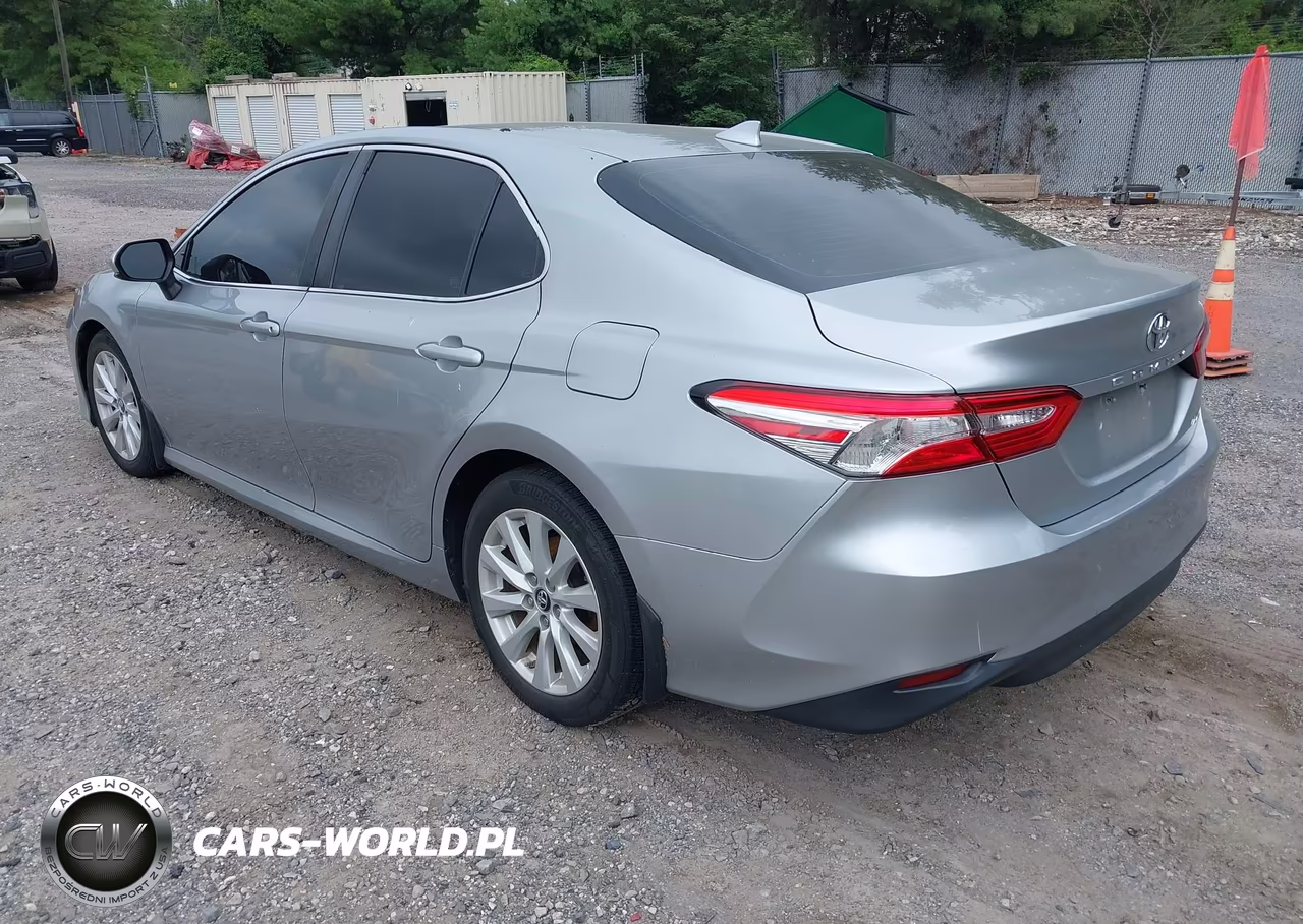 2019 Toyota Camry Le VIN:4T1B11HK5KU699568 - 3
