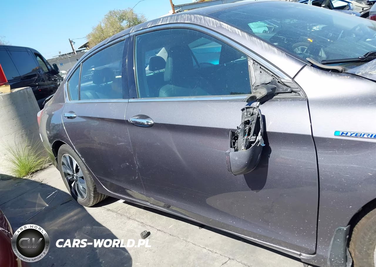 2015 Honda Accord Hybrid Touring VIN:1HGCR6F71FA000393 - 13