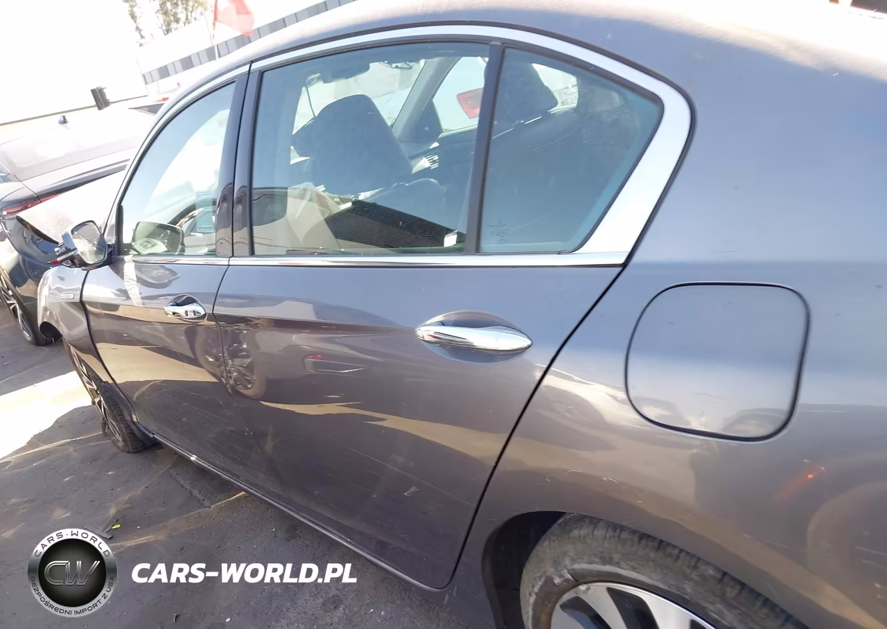 2015 Honda Accord Hybrid Touring VIN:1HGCR6F71FA000393 - 14