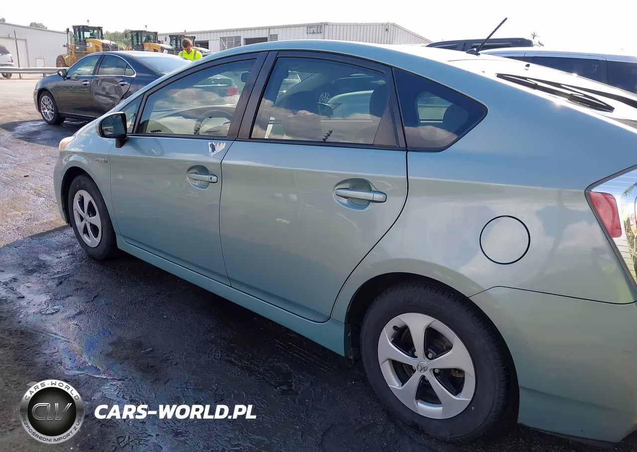 2014 Toyota Prius Two VIN:JTDKN3DUXE1773861 - 14