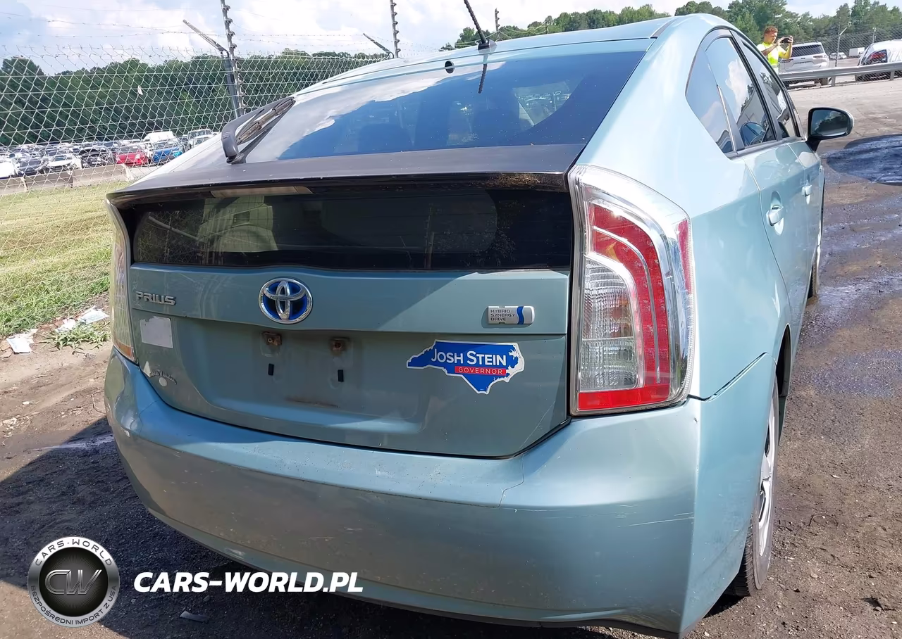 2014 Toyota Prius Two VIN:JTDKN3DUXE1773861 - 16
