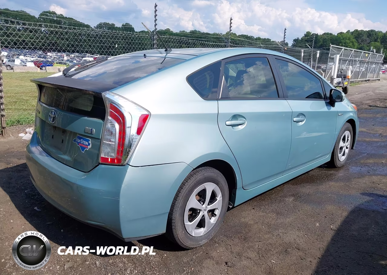 2014 Toyota Prius Two VIN:JTDKN3DUXE1773861 - 4