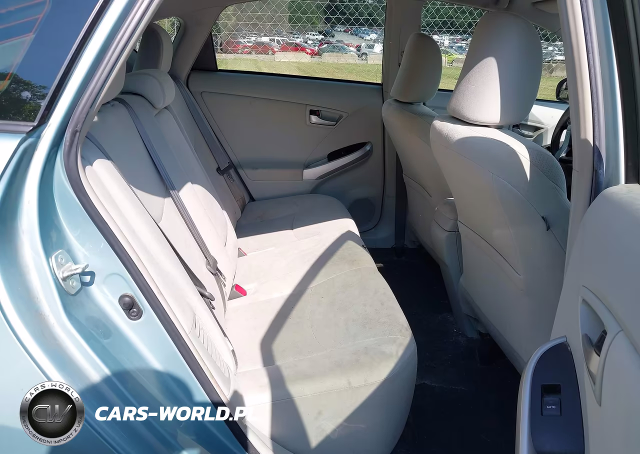 2014 Toyota Prius Two VIN:JTDKN3DUXE1773861 - 8