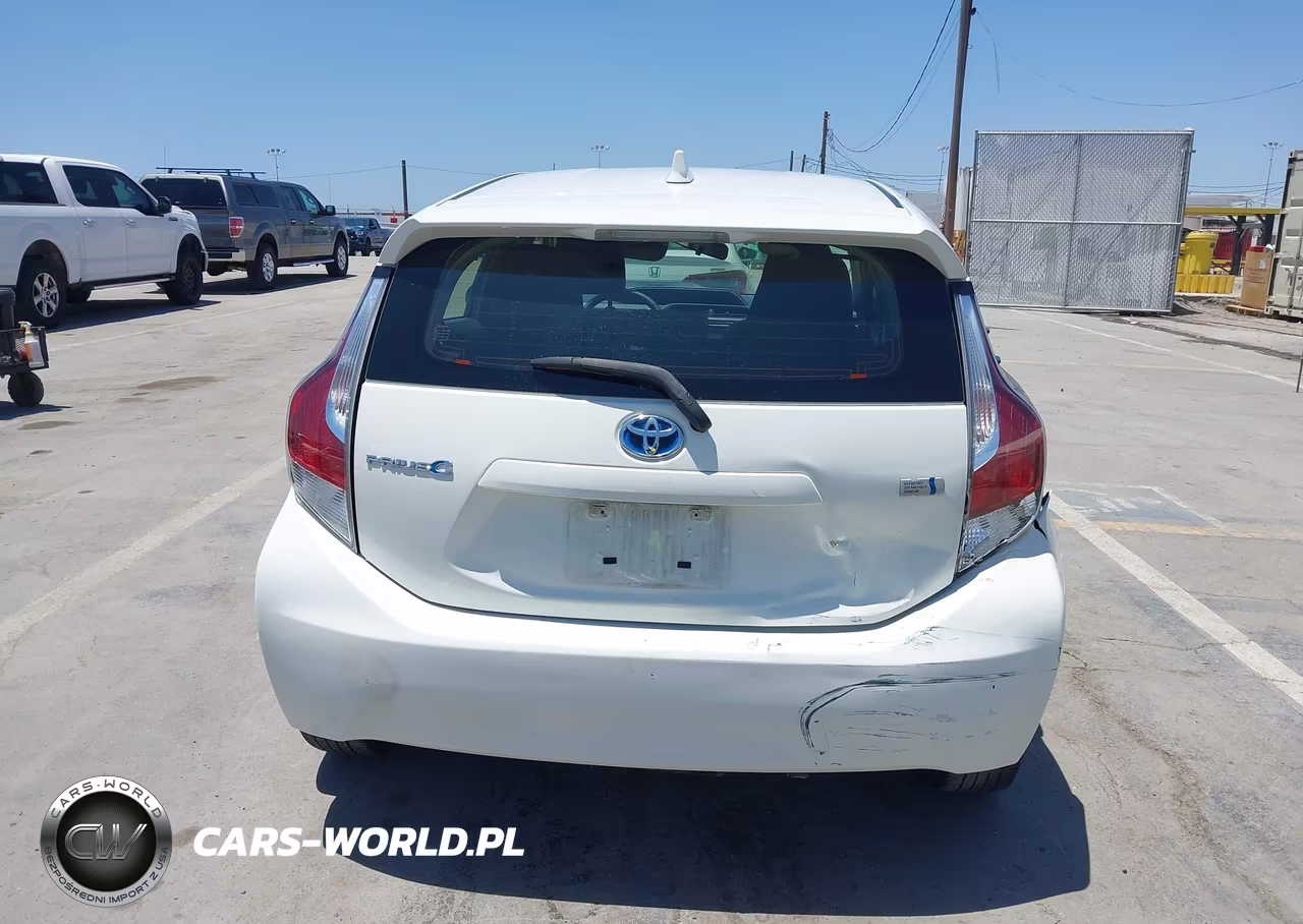 2015 Toyota Prius C Three VIN:JTDKDTB36F1091607 - 16