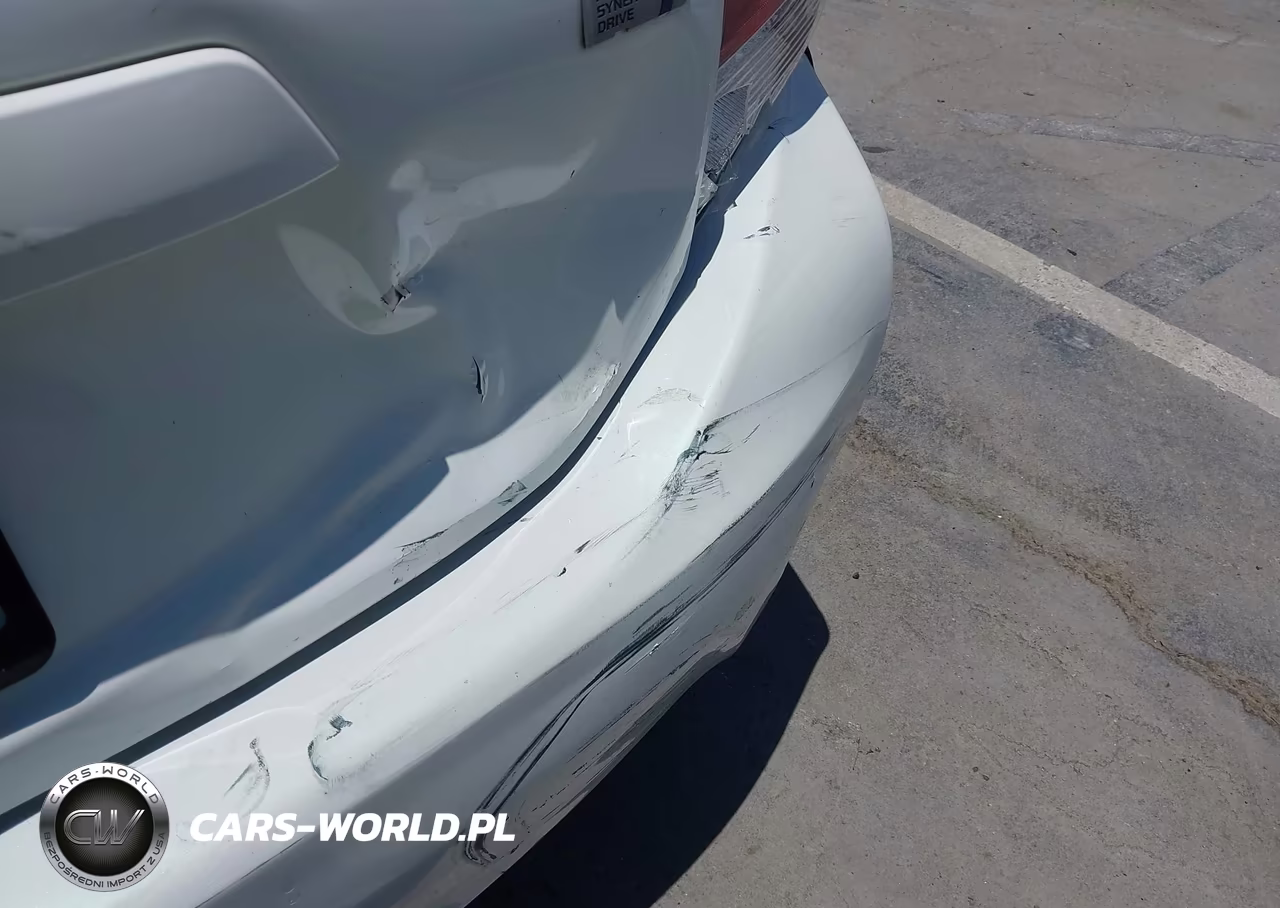 2015 Toyota Prius C Three VIN:JTDKDTB36F1091607 - 17