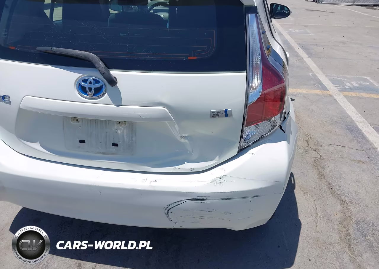2015 Toyota Prius C Three VIN:JTDKDTB36F1091607 - 19