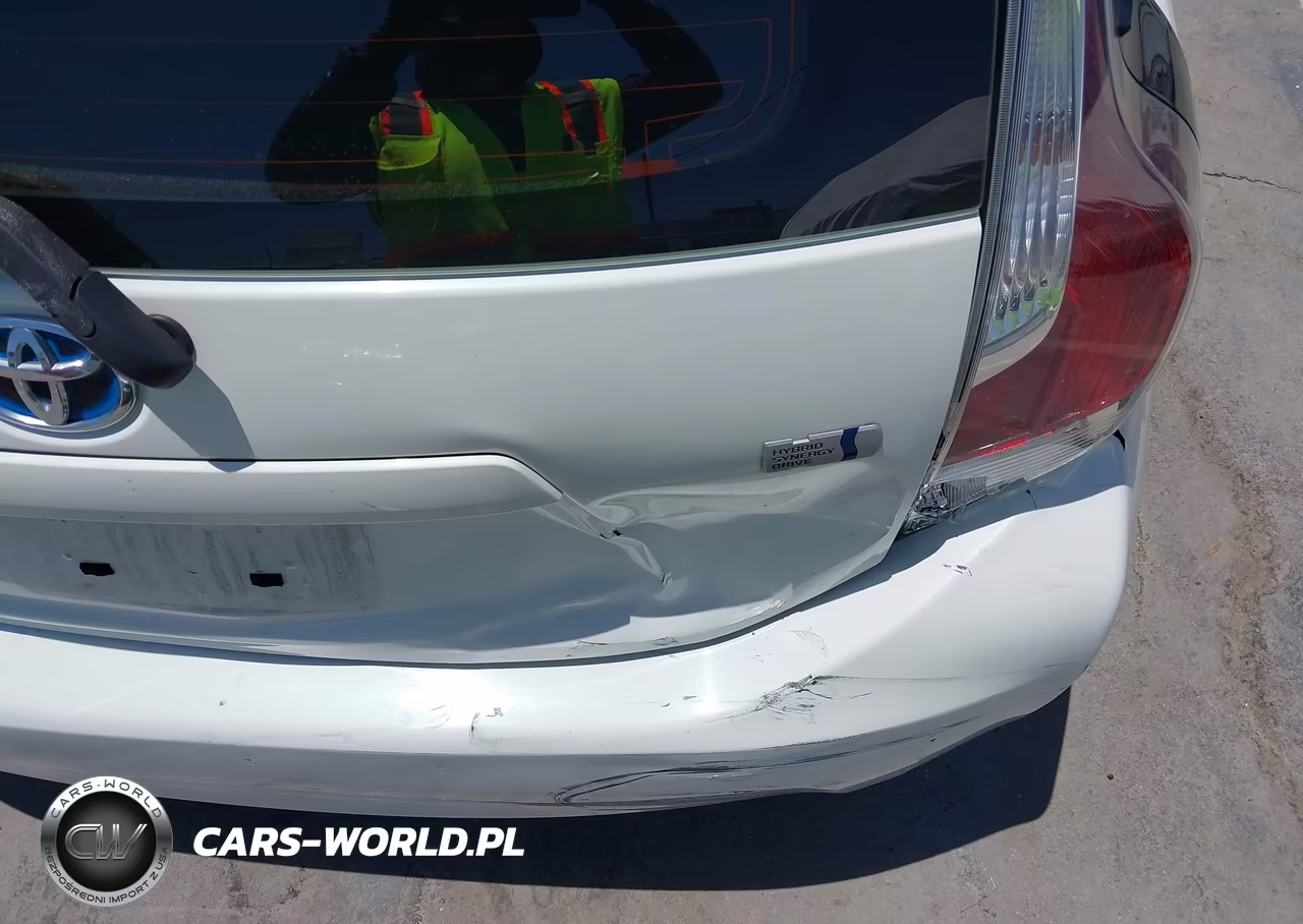 2015 Toyota Prius C Three VIN:JTDKDTB36F1091607 - 20