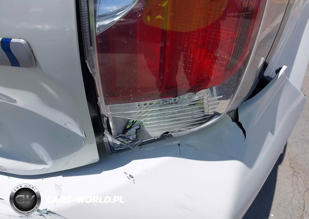 2015 Toyota Prius C Three VIN:JTDKDTB36F1091607 - 21