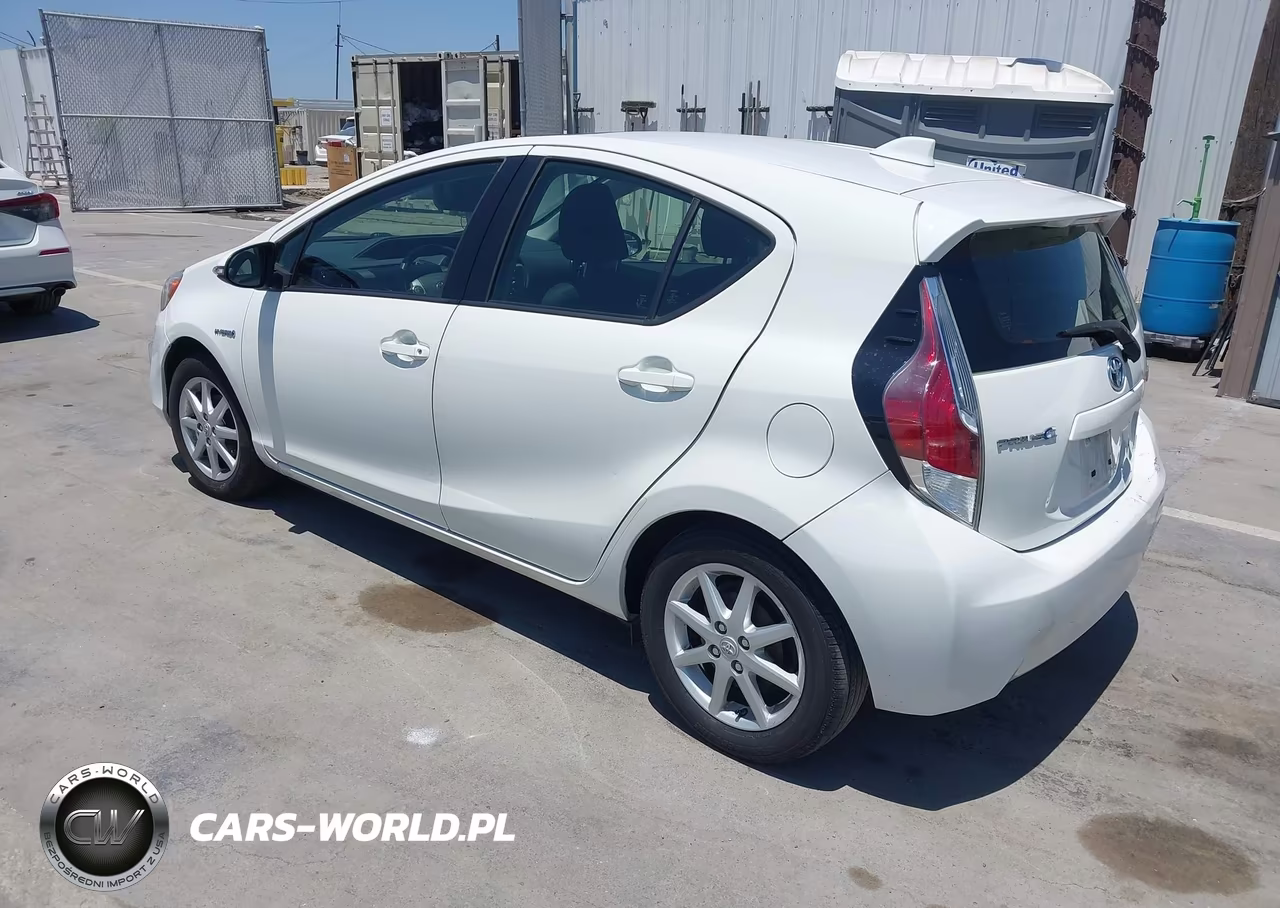 2015 Toyota Prius C Three VIN:JTDKDTB36F1091607 - 3