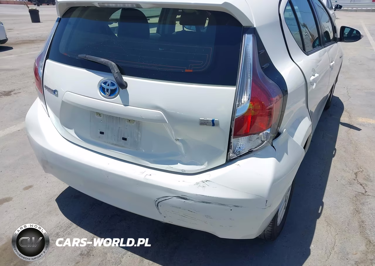 2015 Toyota Prius C Three VIN:JTDKDTB36F1091607 - 6