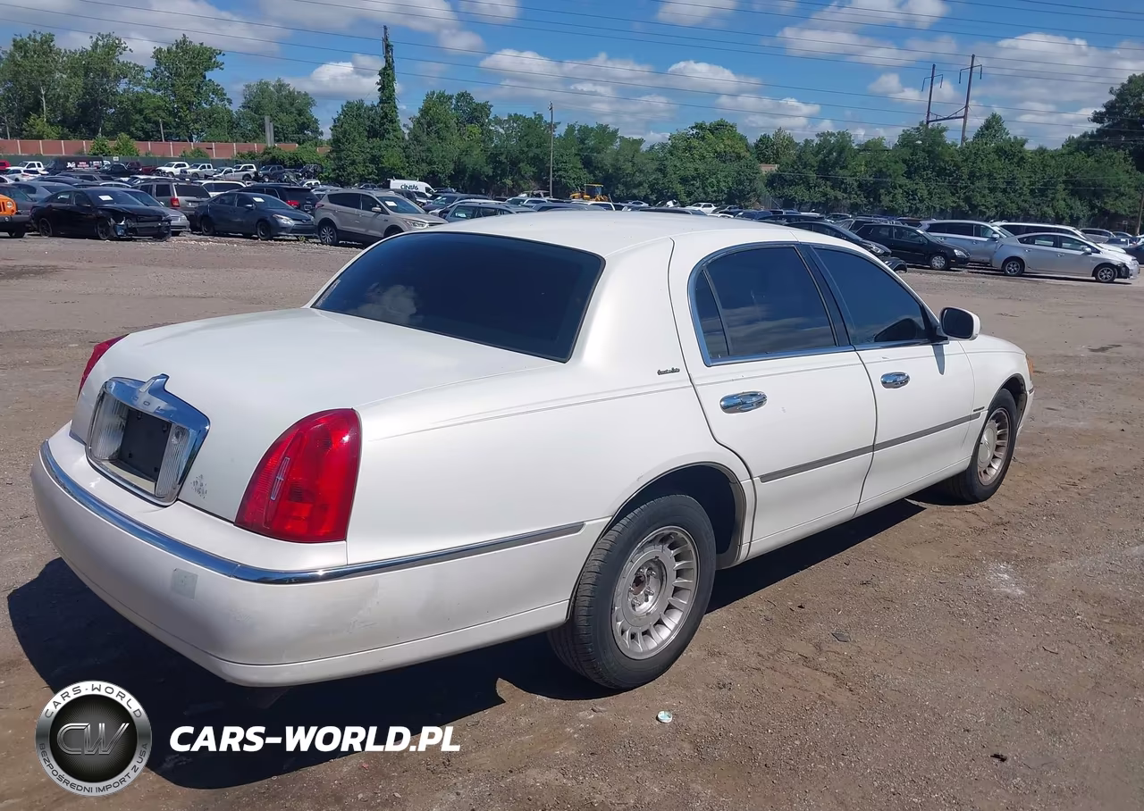 2000 Lincoln Town Car Executive VIN:1LNHM81W6YY813201 - 4