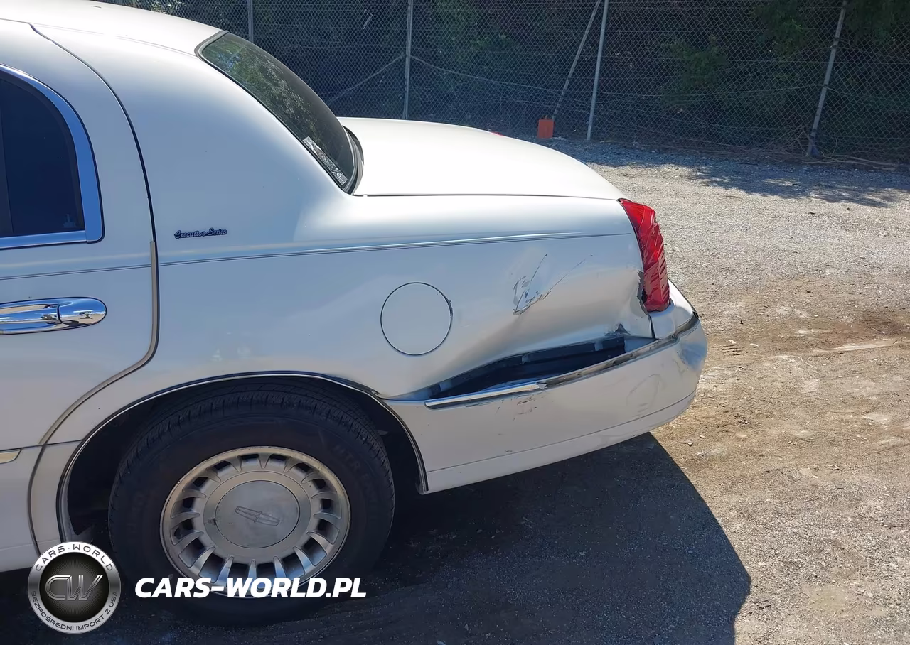 2000 Lincoln Town Car Executive VIN:1LNHM81W6YY813201 - 6