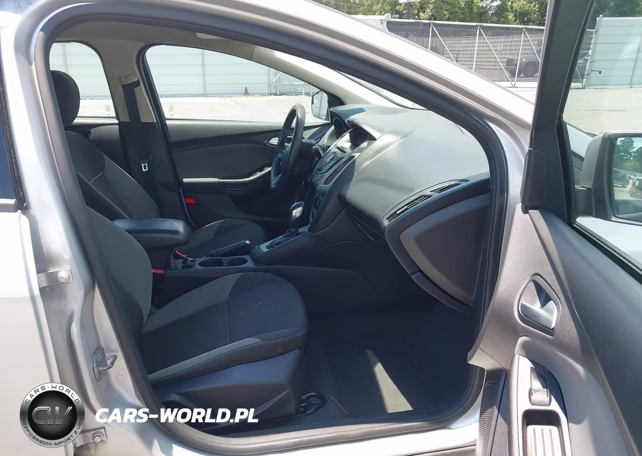 2014 Ford Focus Se VIN:1FADP3K27EL251915 - 5