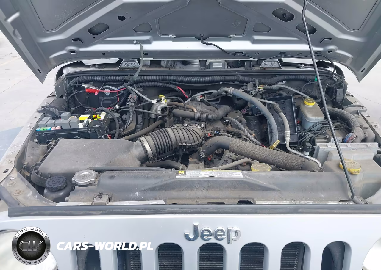 2010 Jeep Wrangler Unlimited Sport VIN:1J4BA3H13AL183943 - 10