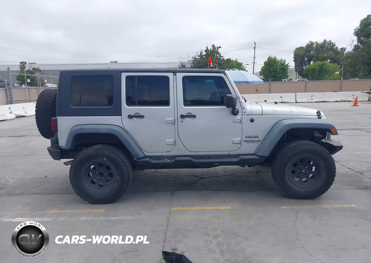 2010 Jeep Wrangler Unlimited Sport VIN:1J4BA3H13AL183943 - 13