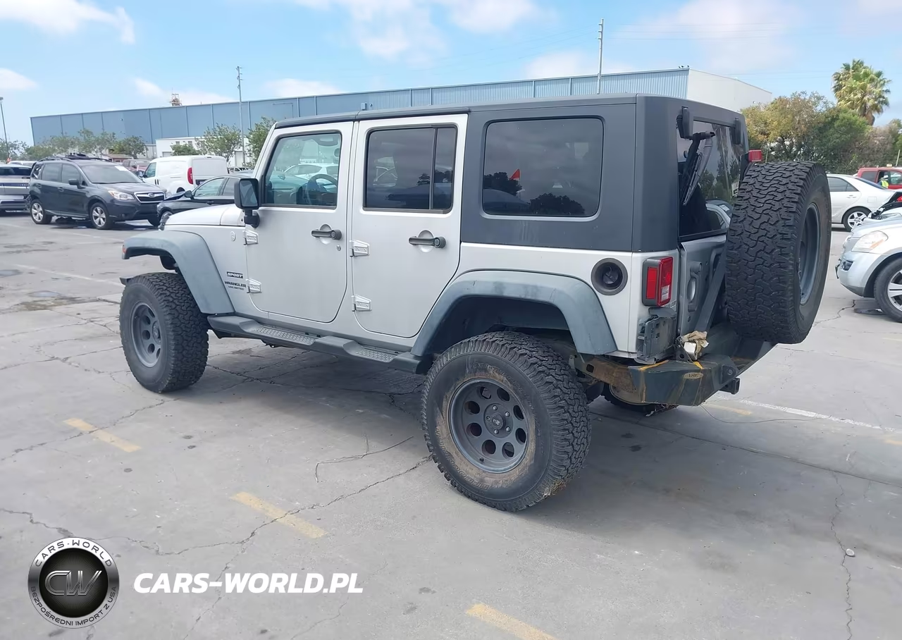 2010 Jeep Wrangler Unlimited Sport VIN:1J4BA3H13AL183943 - 3