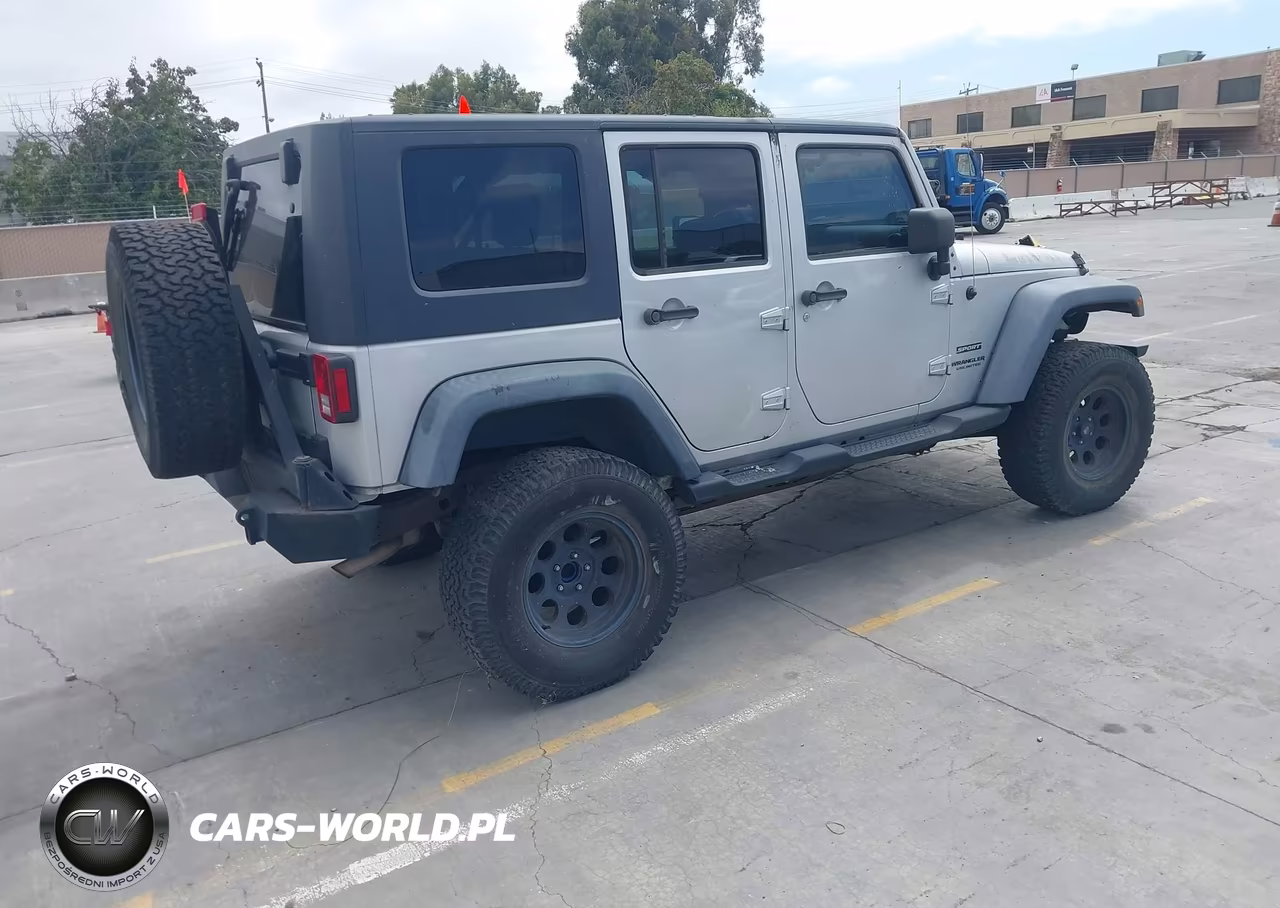 2010 Jeep Wrangler Unlimited Sport VIN:1J4BA3H13AL183943 - 4